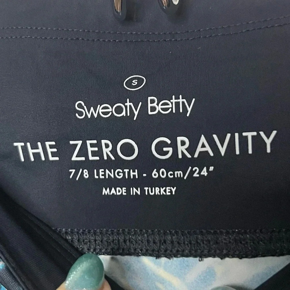 SWEATY BETTY The Zero Gravity Black Neon Tropical Print 7/8 Length Leggings - Picture 9 of 14